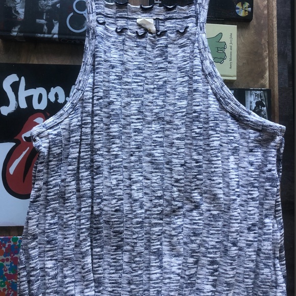 AKEMI+KIN Summer Sweater Tank - Picture 5 of 8